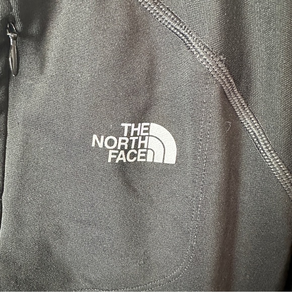 The North Face Women's Black Lightweight VaporWick 1/4-zip Pullover - Size Large - Picture 3 of 10